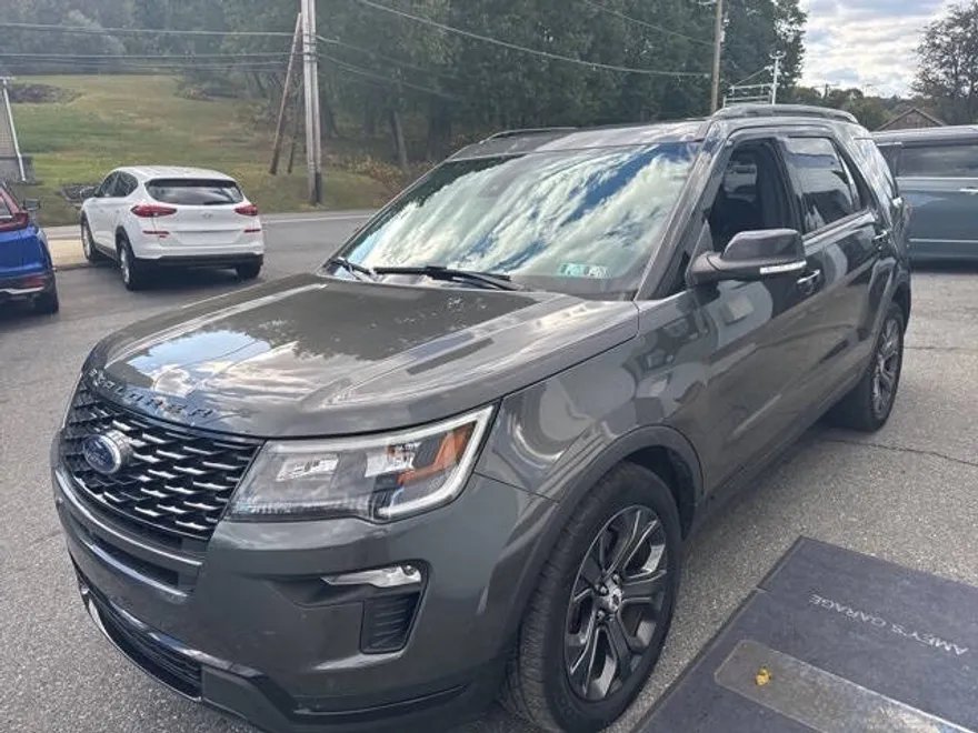 2018 Ford Explorer Sport photo 1