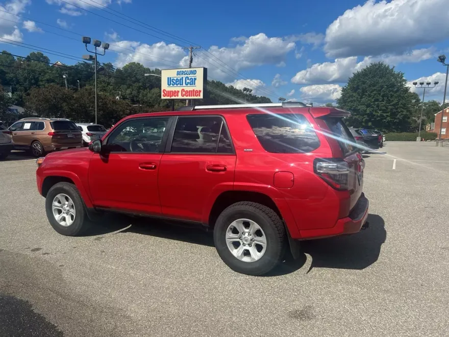 2024 Toyota 4Runner SR5 photo 1