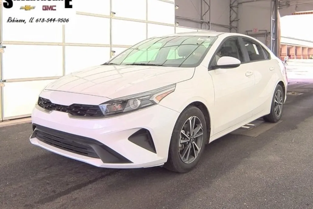 2024 Kia Forte LXS photo 1
