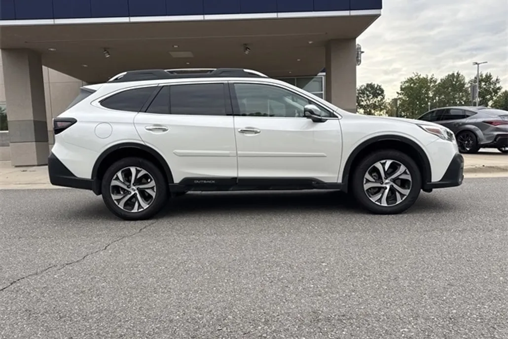 2021 Subaru Outback Touring photo 1