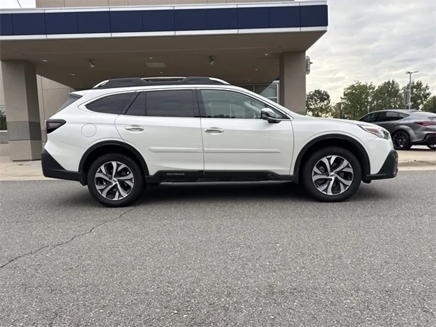 2021 Subaru Outback Touring photo 1