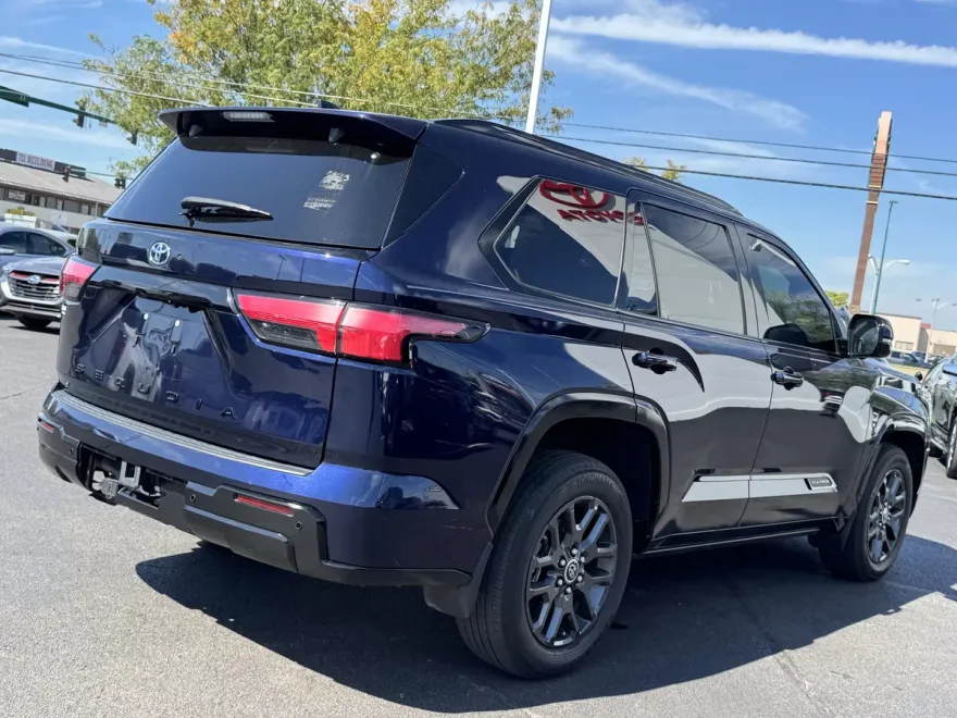 2023 Toyota Sequoia Platinum photo 1
