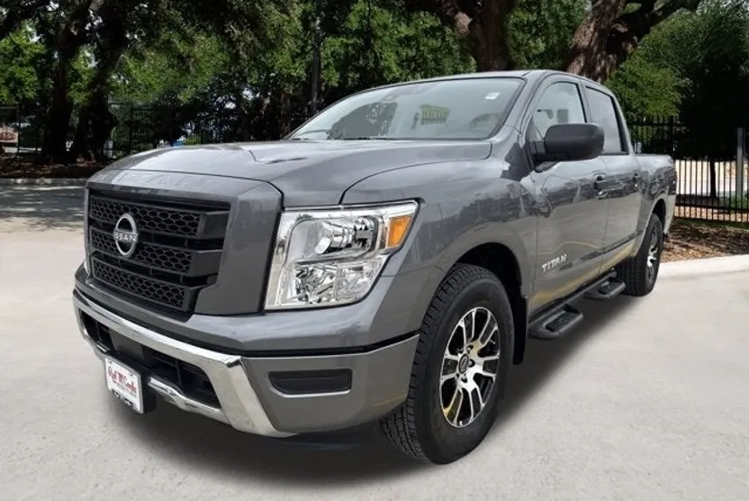 2024 Nissan Titan SV photo 1