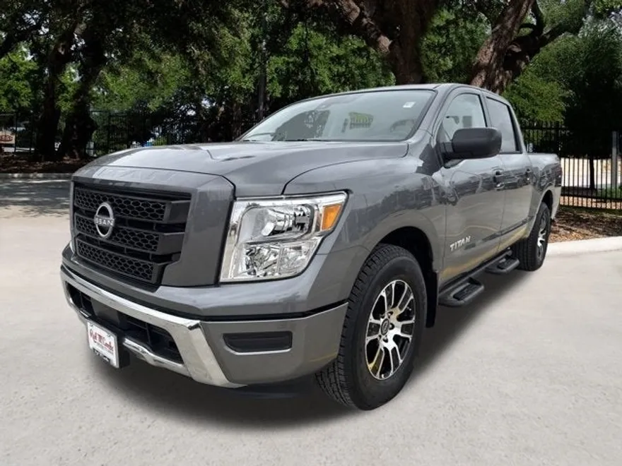 2024 Nissan Titan SV photo 1
