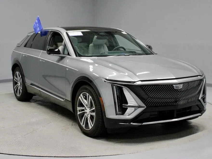 2024 Cadillac Lyriq Luxury photo 1