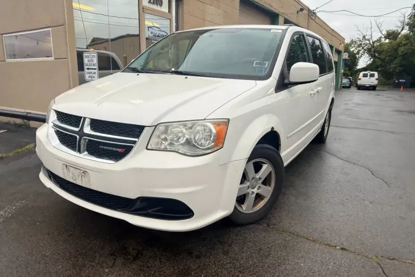 2012 Dodge Grand Caravan SXT photo 1