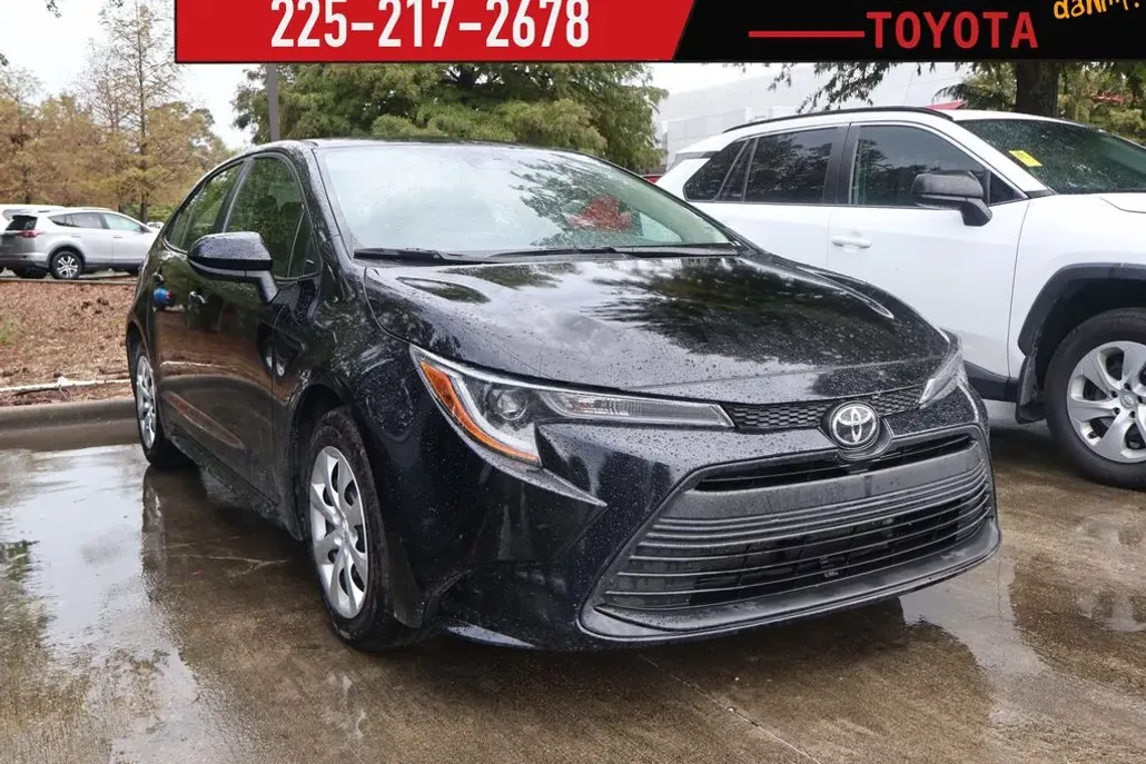 2024 Toyota Corolla LE photo 1