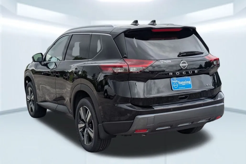2025 Nissan Rogue SL photo 1