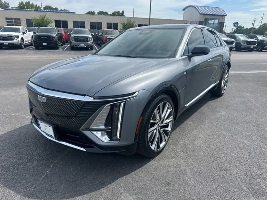 2023 Cadillac Lyriq Luxury photo 1