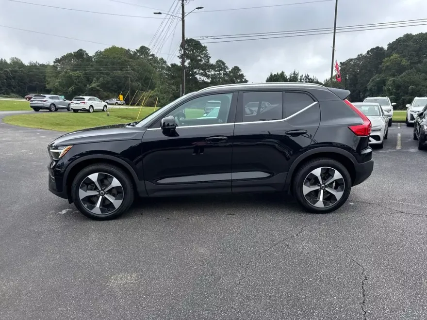 2025 Volvo XC40 Core photo 1