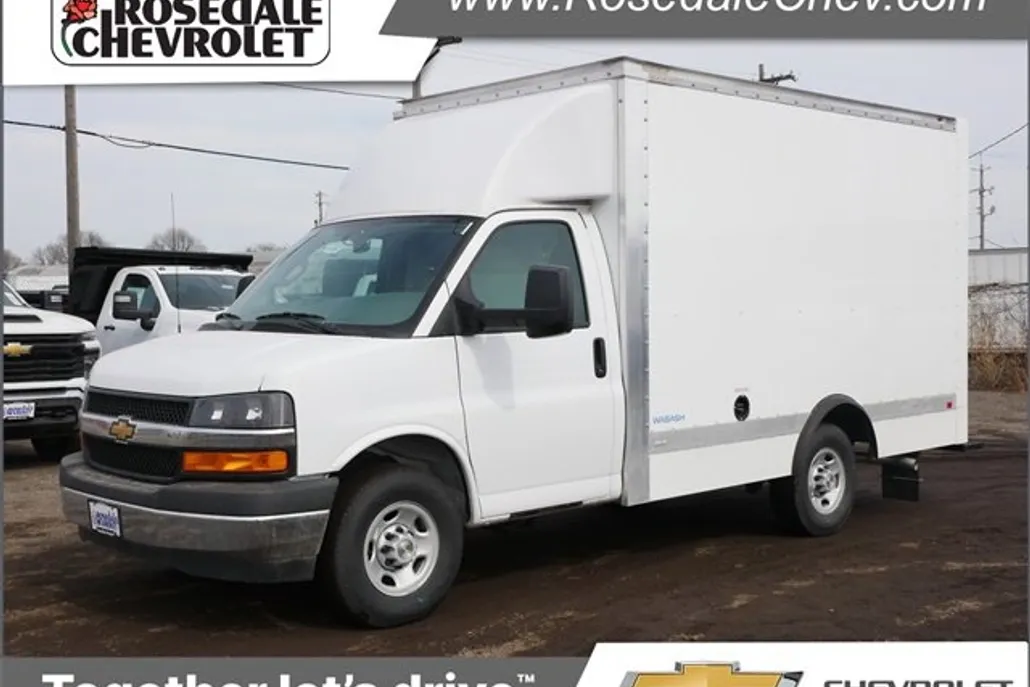 2024 Chevrolet Express Cutaway 3500 photo 1