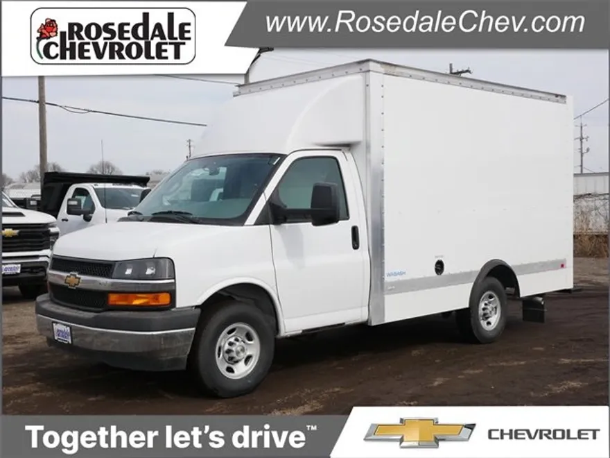 2024 Chevrolet Express Cutaway 3500 photo 1