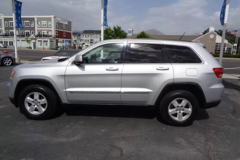 2013 Jeep Grand Cherokee Laredo photo 1
