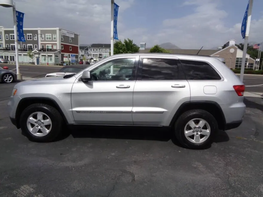 2013 Jeep Grand Cherokee Laredo photo 1