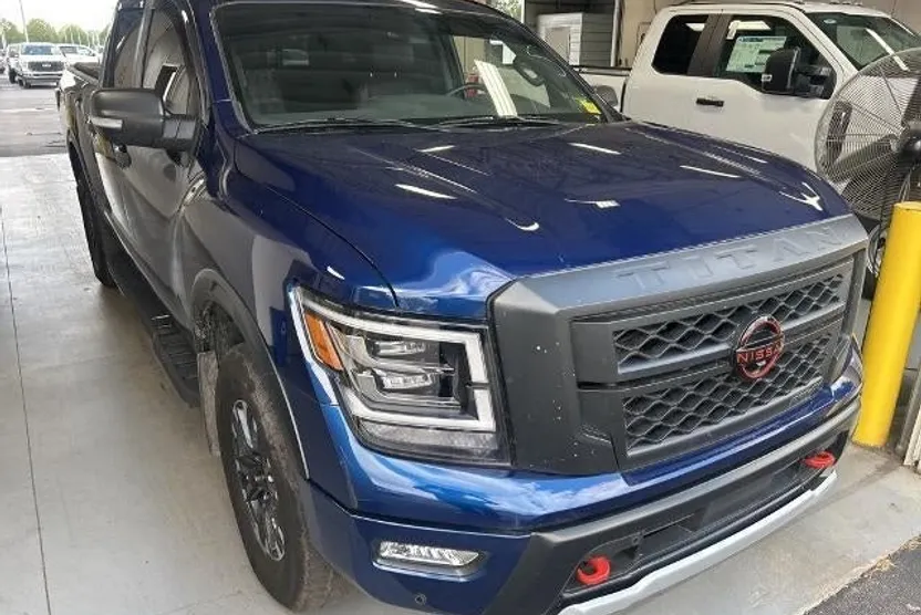 2023 Nissan Titan PRO-4X photo 1