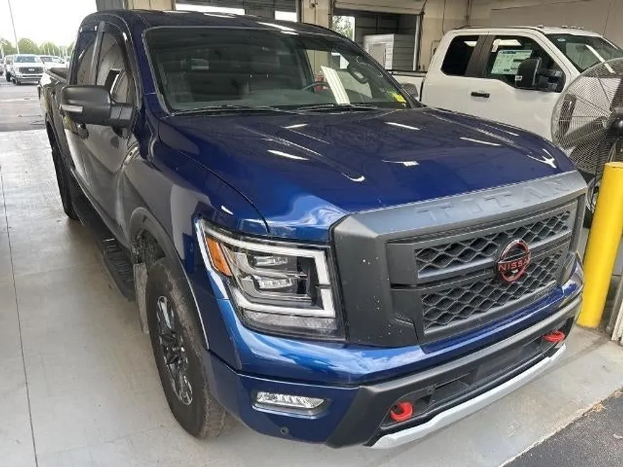 2023 Nissan Titan PRO-4X photo 1