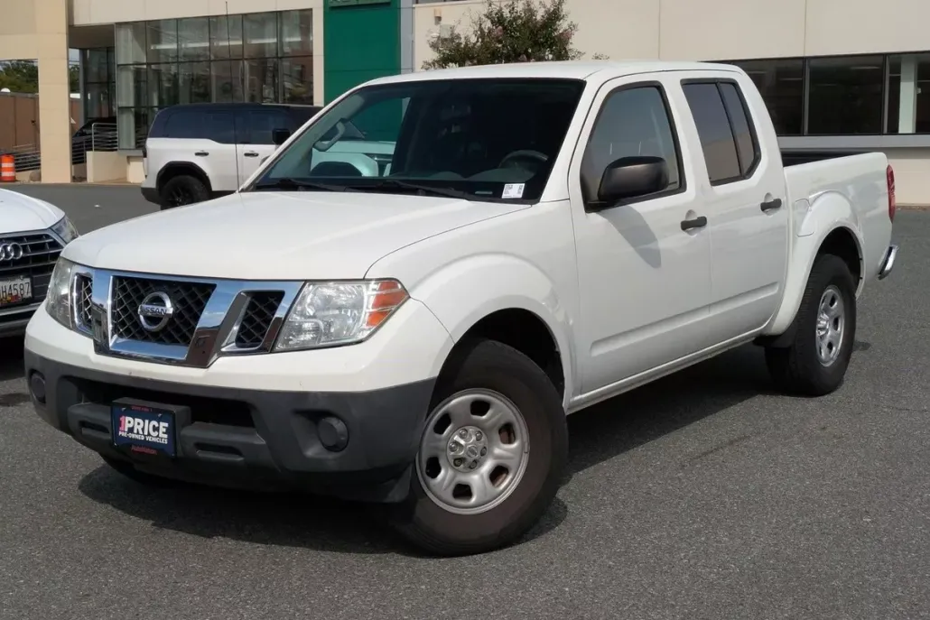 2016 Nissan Frontier Crew Cab S photo 1