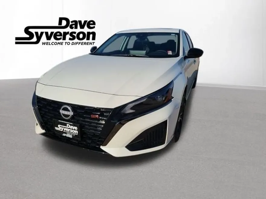 2025 Nissan Altima 2.5 SR photo 1