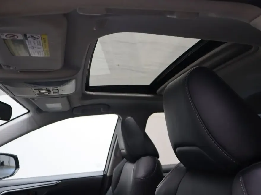 2024 Toyota RAV4 XLE Premium photo 6