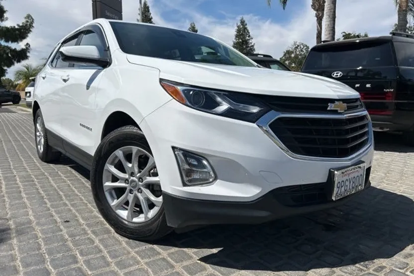 2021 Chevrolet Equinox LT photo 1