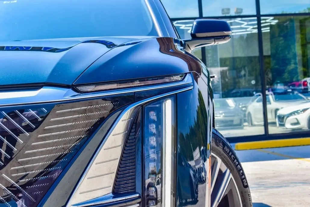 2024 Cadillac Lyriq Luxury photo 1