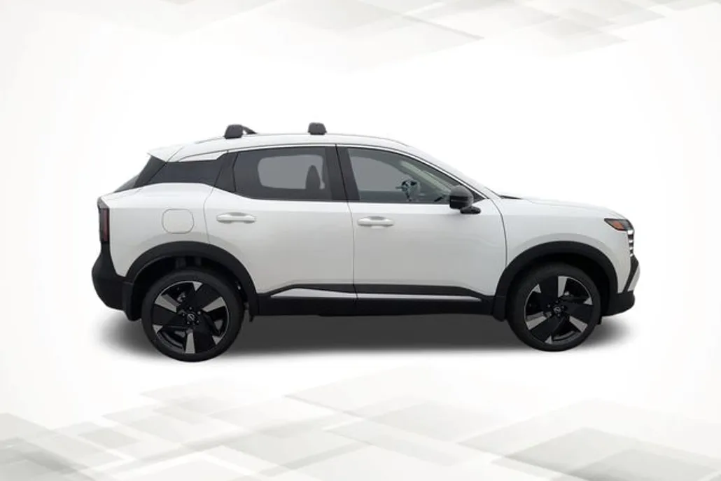 2026 Nissan Kicks SR photo 1