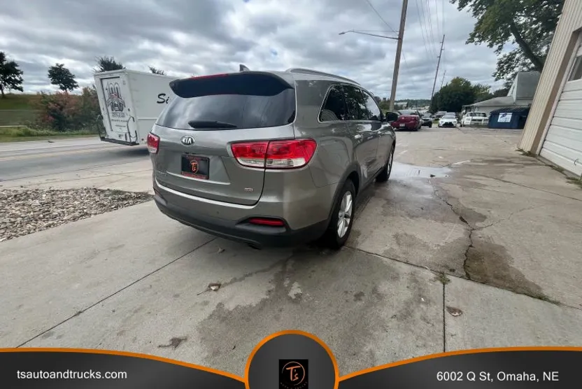 2017 Kia Sorento LX photo 1