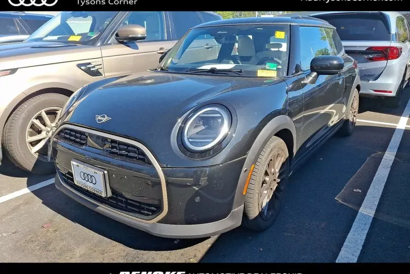 2025 Mini Cooper Iconic photo 1