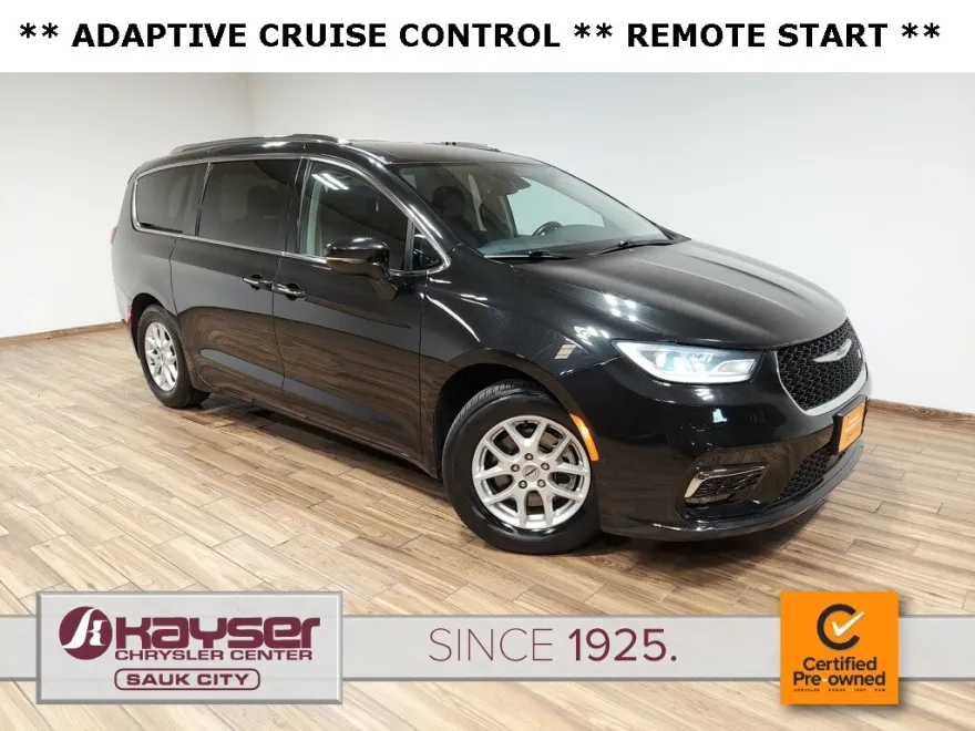2021 Chrysler Pacifica Touring L photo 1