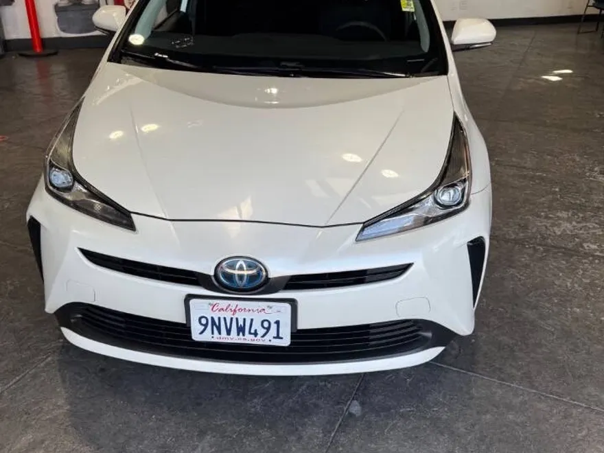 2019 Toyota Prius L Eco photo 1