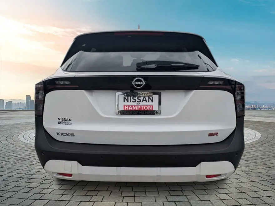 2025 Nissan Kicks SR photo 1