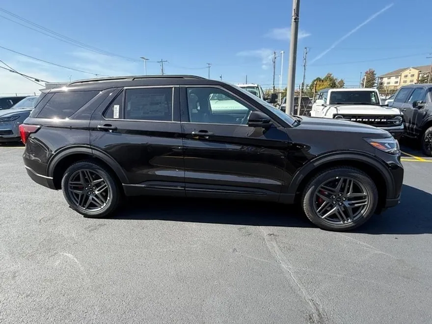 2025 Ford Explorer ST photo 1