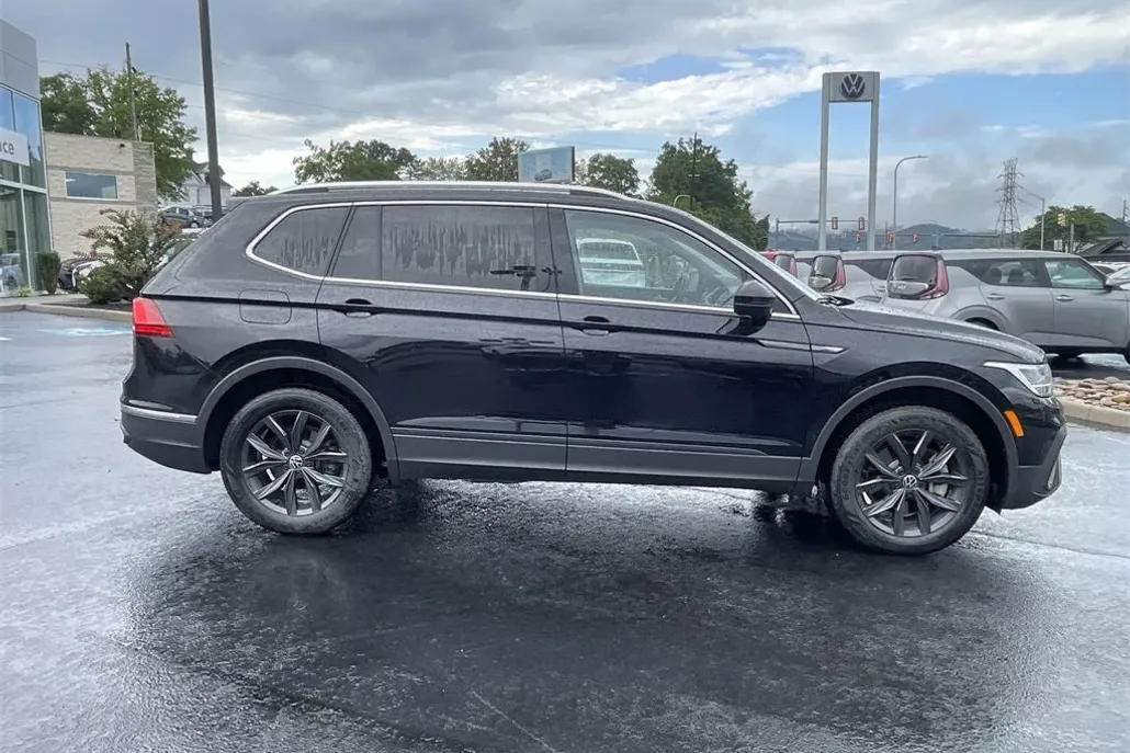 2024 Volkswagen Tiguan SE Wolfsburg Edition photo 1