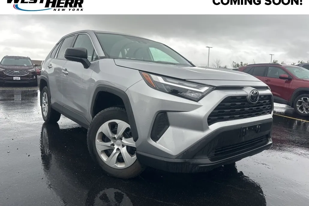 2023 Toyota RAV4 LE photo 1