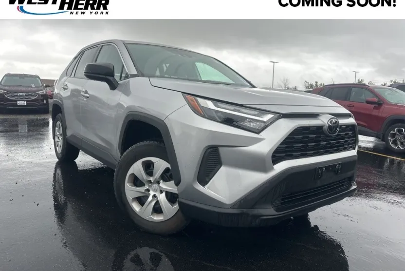 2023 Toyota RAV4 LE photo 1
