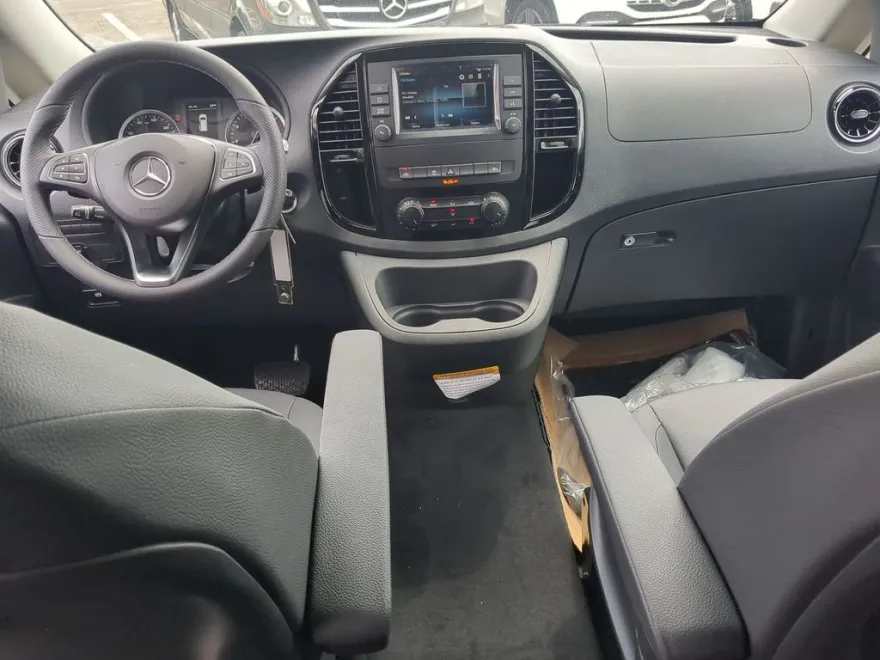 2023 Mercedes Benz Metris photo 1
