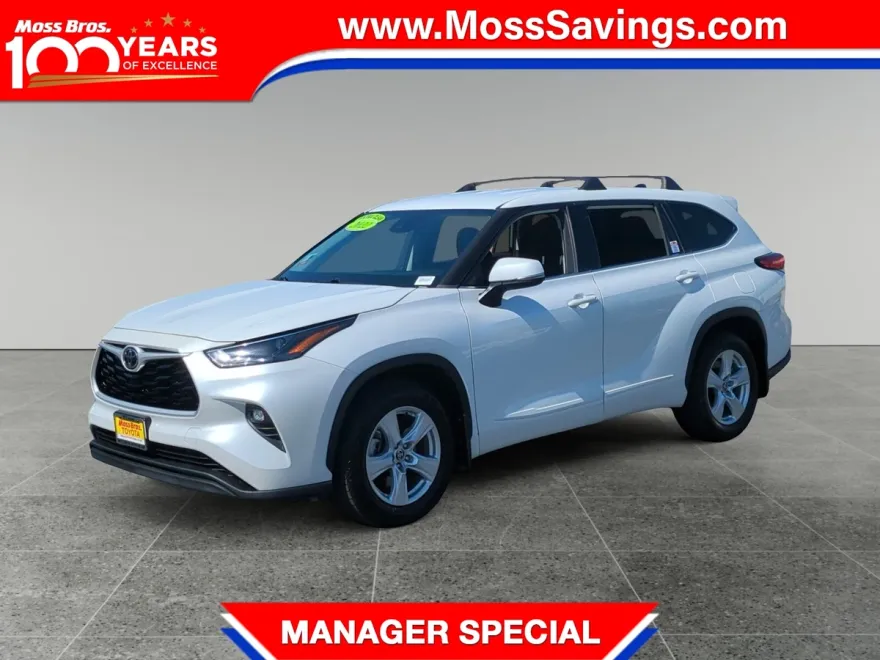 2022 Toyota Highlander LE photo 1