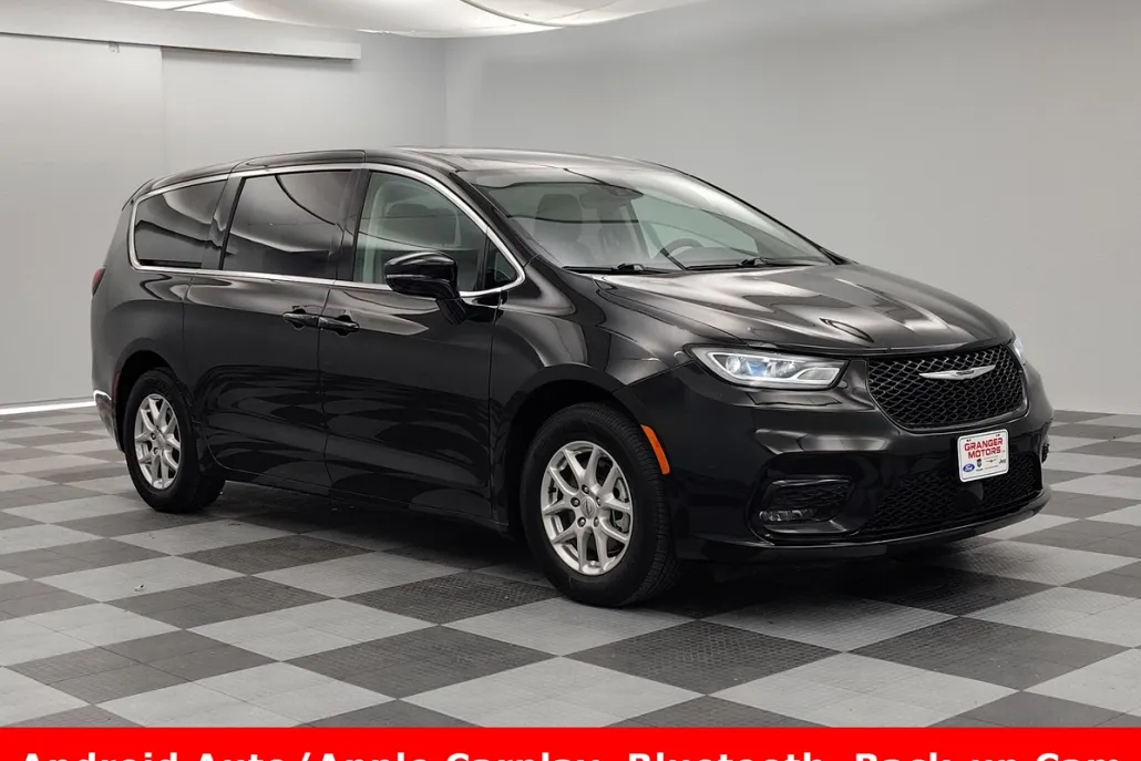 2024 Chrysler Pacifica Touring L photo 1