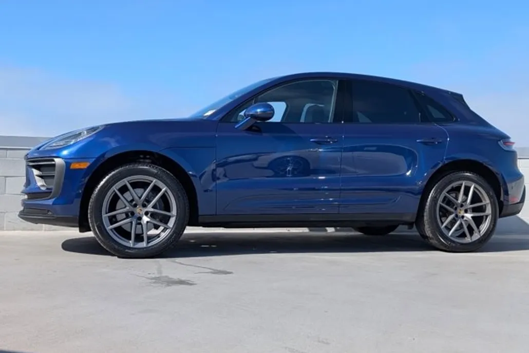 2024 Porsche Macan T photo 1