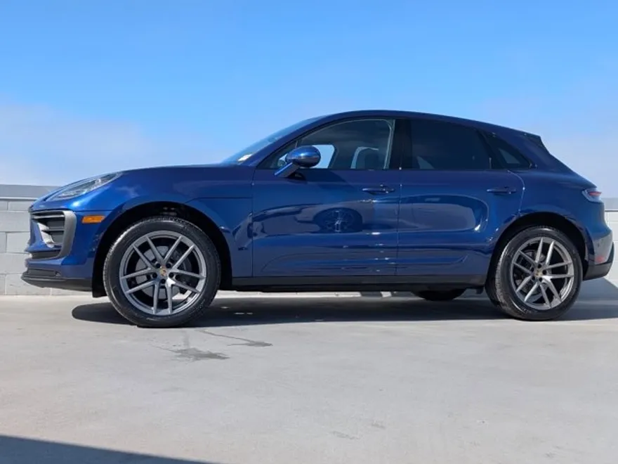 2024 Porsche Macan T photo 1