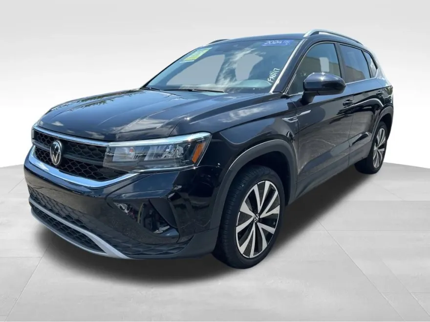 2024 Volkswagen Taos SE photo 1