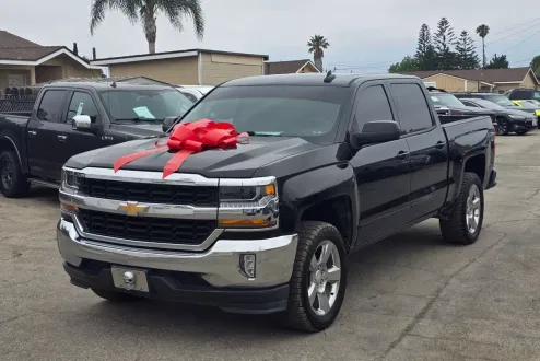 2018 Chevrolet Silverado 1500 LT photo 2