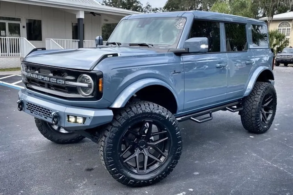 2023 Ford Bronco Outer Banks photo 1