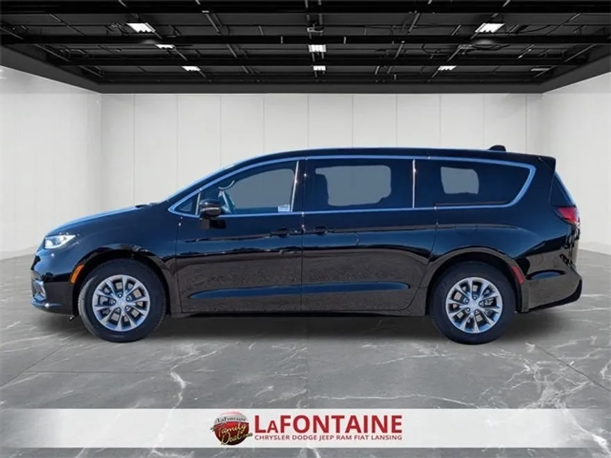 2026 Chrysler Pacifica photo 1
