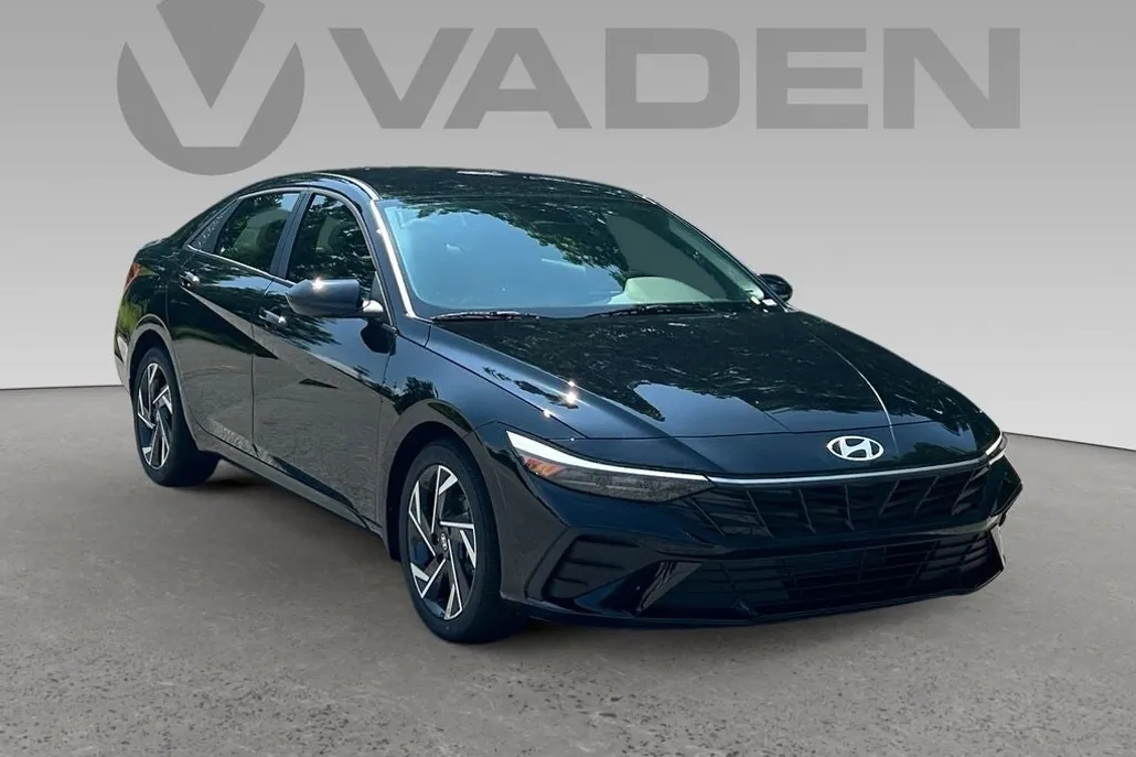 2025 Hyundai Elantra SEL Sport photo 1