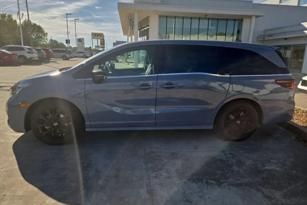 2026 Honda Odyssey photo 1