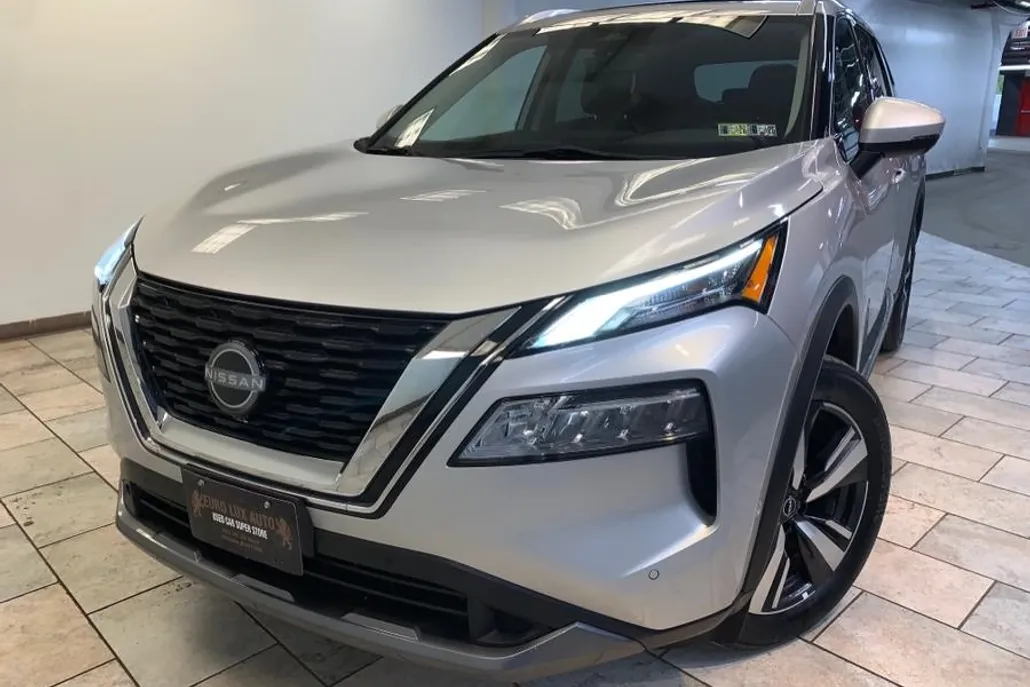 2023 Nissan Rogue SL photo 1