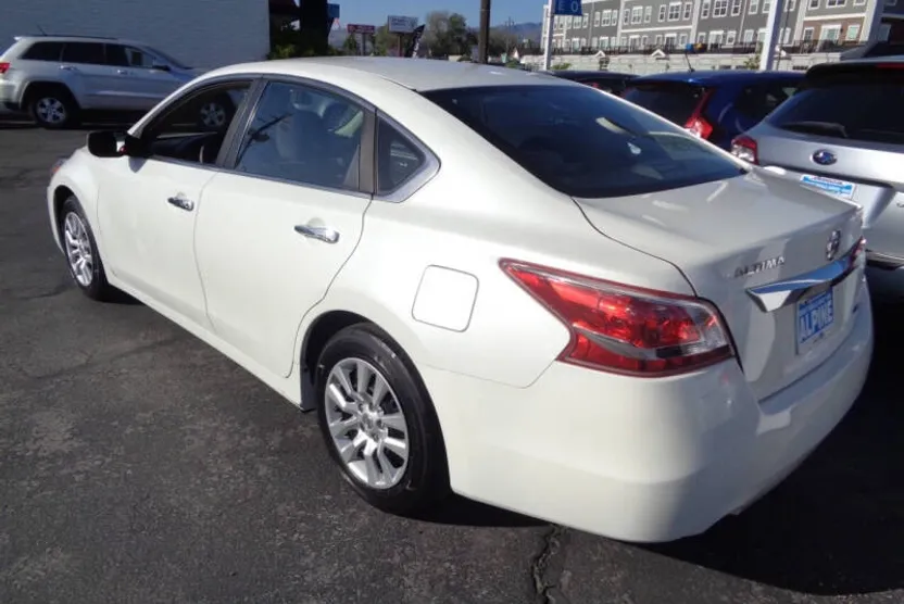 2013 Nissan Altima 2.5 S photo 1