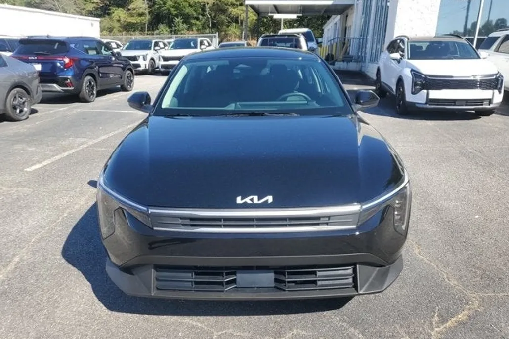 2025 Kia K4 LXS photo 1