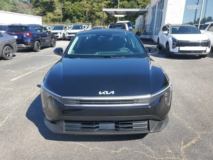 2025 Kia K4 LXS photo 1